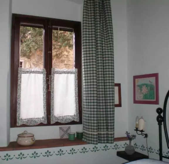 هتل Agriturismo Podere Torre