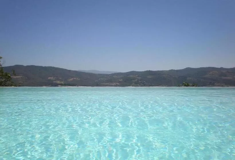 هتل Agriturismo Podere Torre