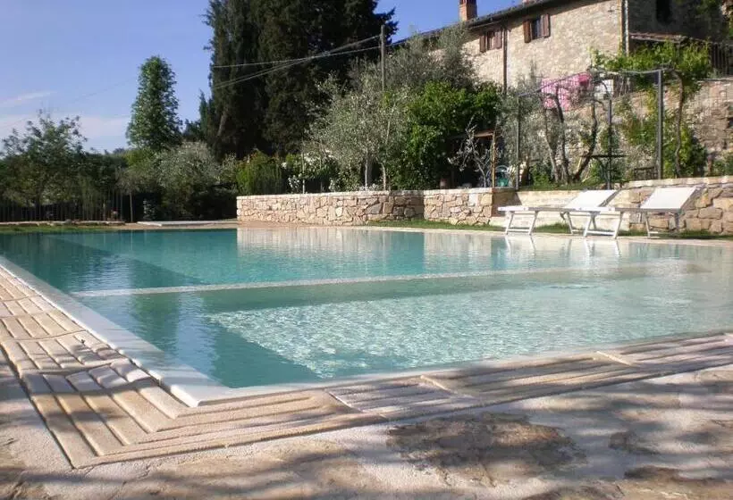 هتل Agriturismo Podere Torre