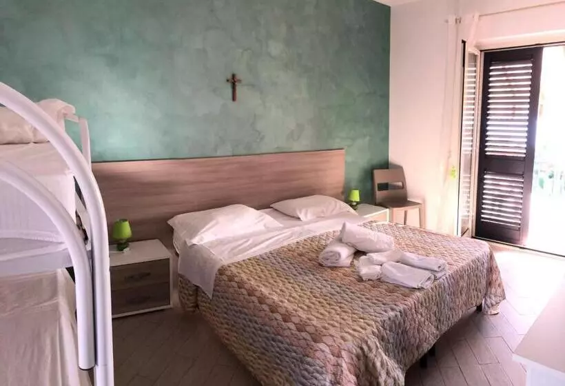 پانسیون Red Stone