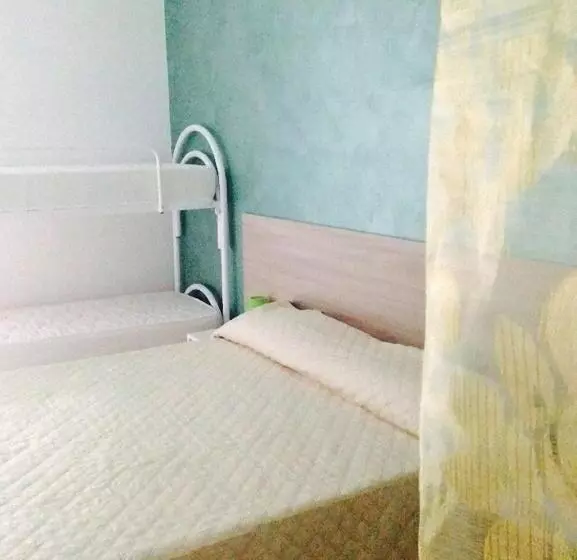 پانسیون Red Stone