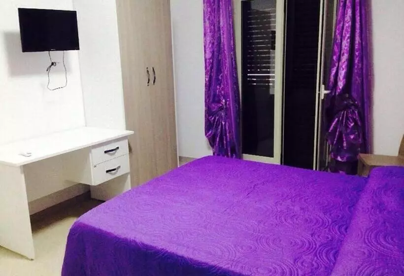 پانسیون Red Stone