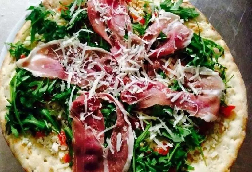 پانسیون Red Stone