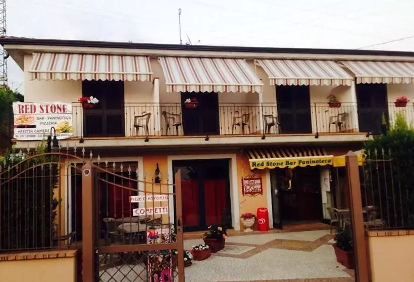 پانسیون Red Stone