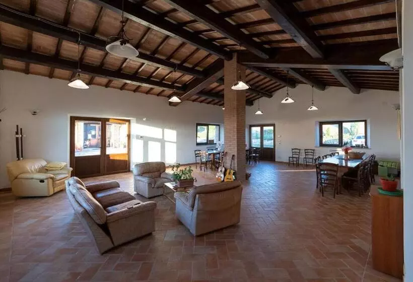 ホテル Agriturismo S. Apollinare