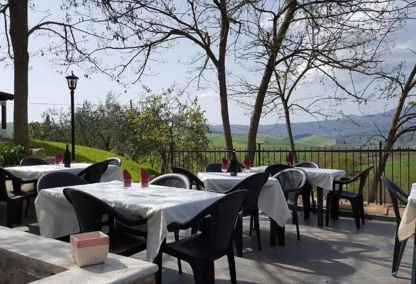 ホテル Agriturismo S. Apollinare