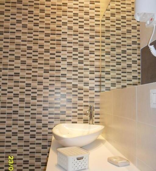 פנסיון Location Lory