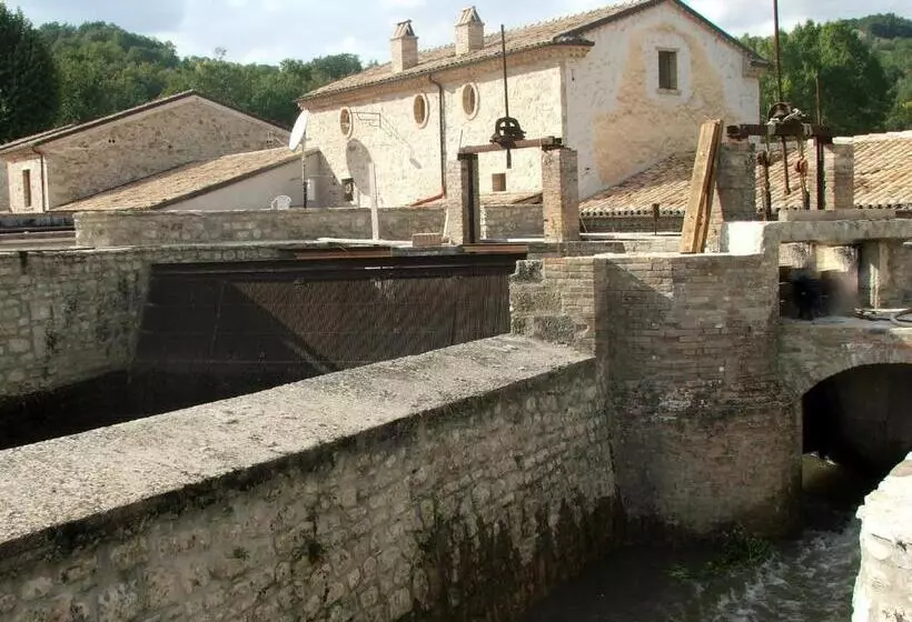 Hotelli Albergo Diffuso La Piana Dei Mulini