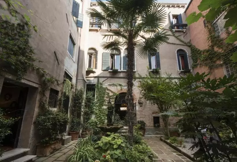 پانسیون La Residenza 818