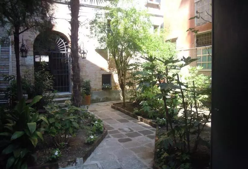 پانسیون La Residenza 818