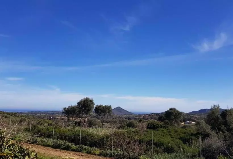 هتل Agriturismo Sa Mandria