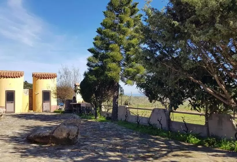 هتل Agriturismo Sa Mandria