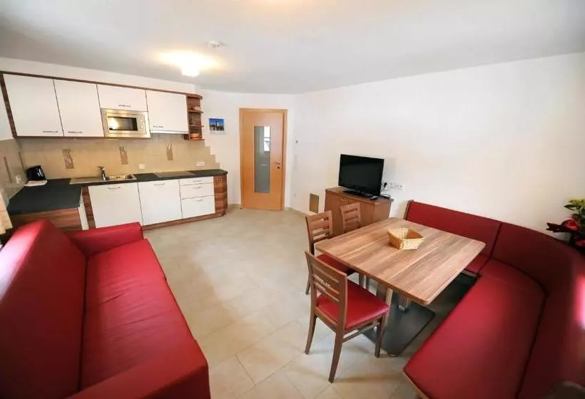 Apartments Restaurant Rusctlea