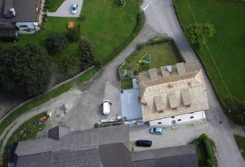 هتل Jörglmoar