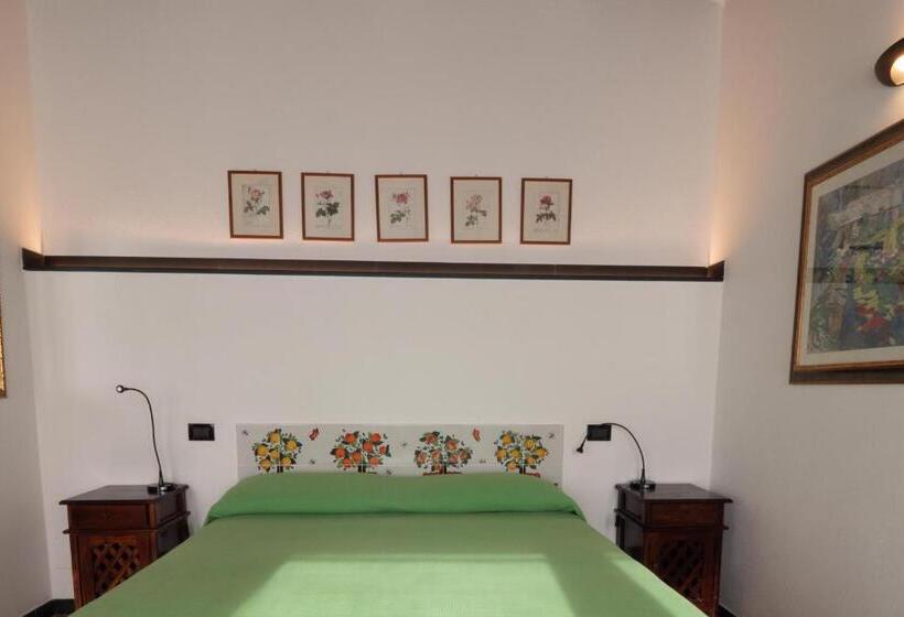 Отель L' Amandola