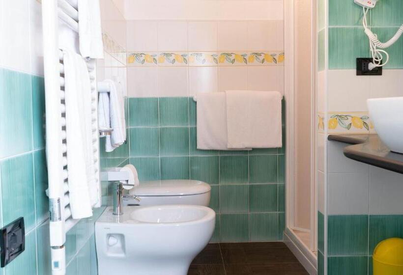 Отель L' Amandola