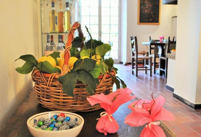 Отель L' Amandola