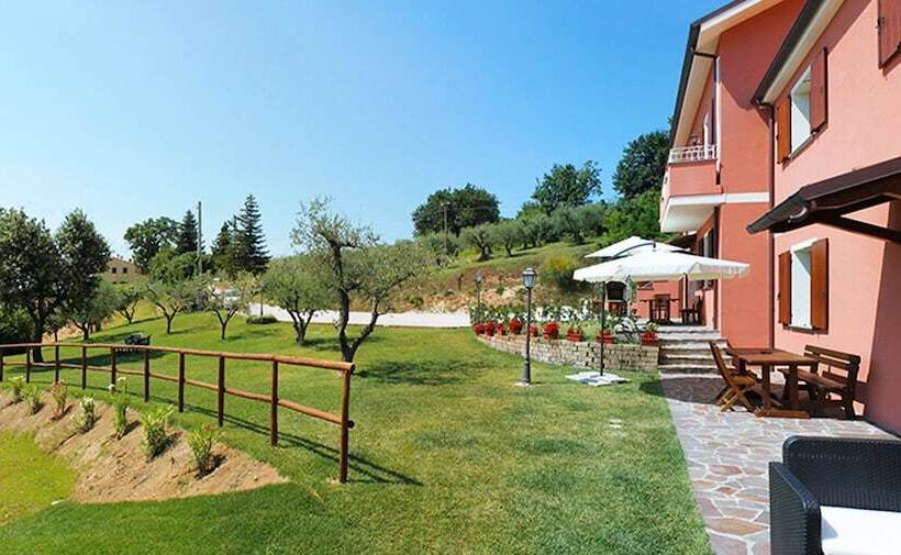 هتل Agriturismo Casa Renili