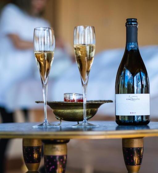 هتل Agriturismo La Cerra