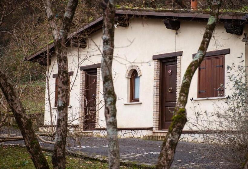 هتل Agriturismo La Cerra