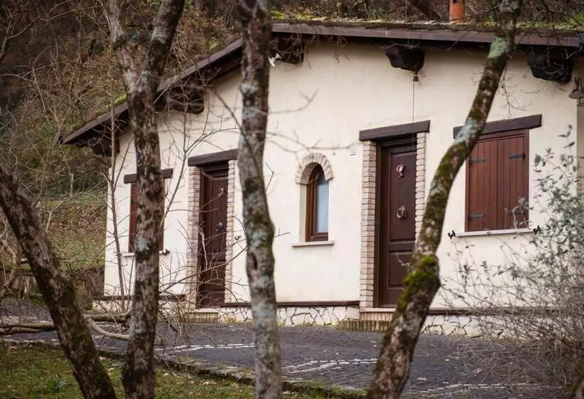 ホテル Agriturismo La Cerra