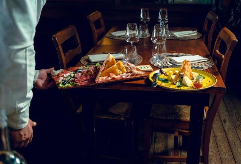 هتل Agriturismo La Cerra