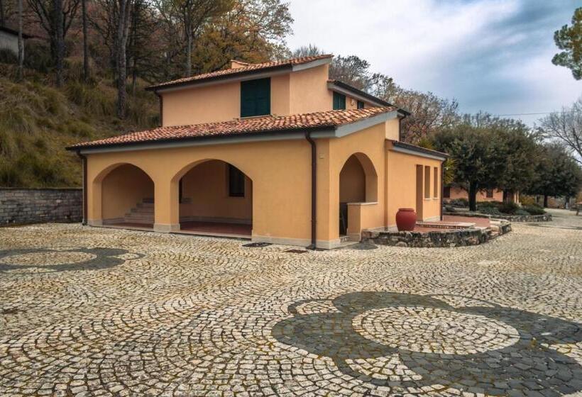 هتل Agriturismo La Cerra