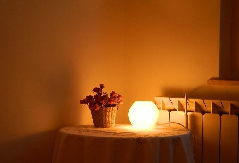 膳宿费 Guest House Bed And Roses