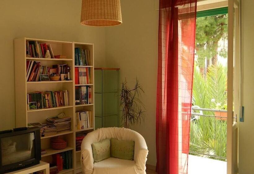 膳宿费 Guest House Bed And Roses