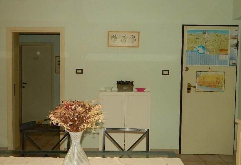 膳宿费 Guest House Bed And Roses