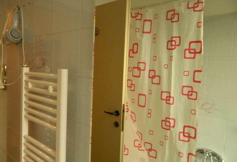 膳宿费 Guest House Bed And Roses