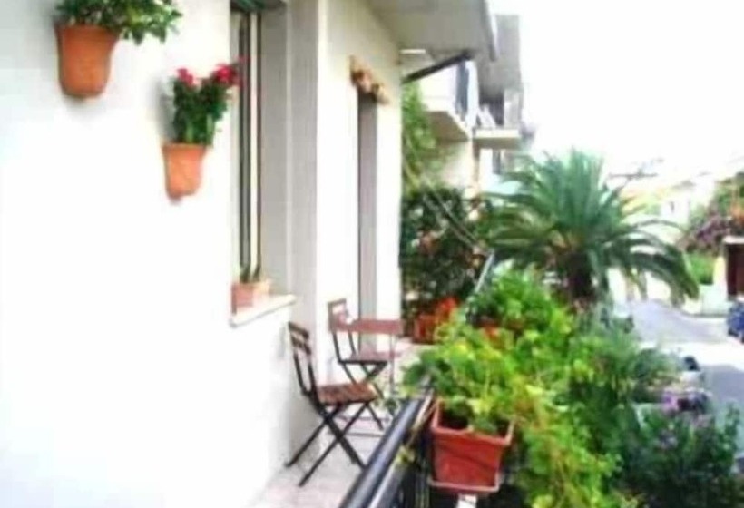 膳宿费 Guest House Bed And Roses