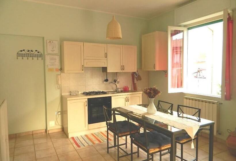 膳宿费 Guest House Bed And Roses