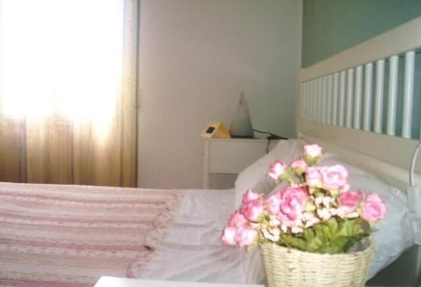 膳宿费 Guest House Bed And Roses