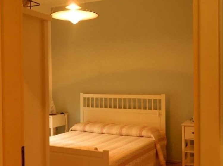 膳宿费 Guest House Bed And Roses