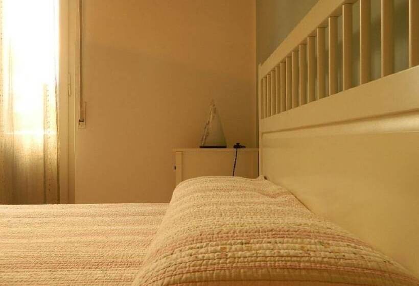 膳宿费 Guest House Bed And Roses