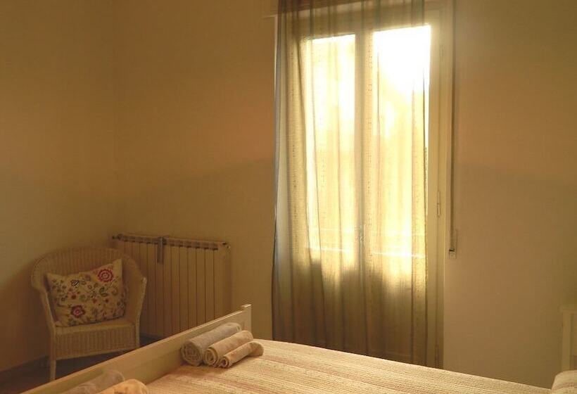 膳宿费 Guest House Bed And Roses