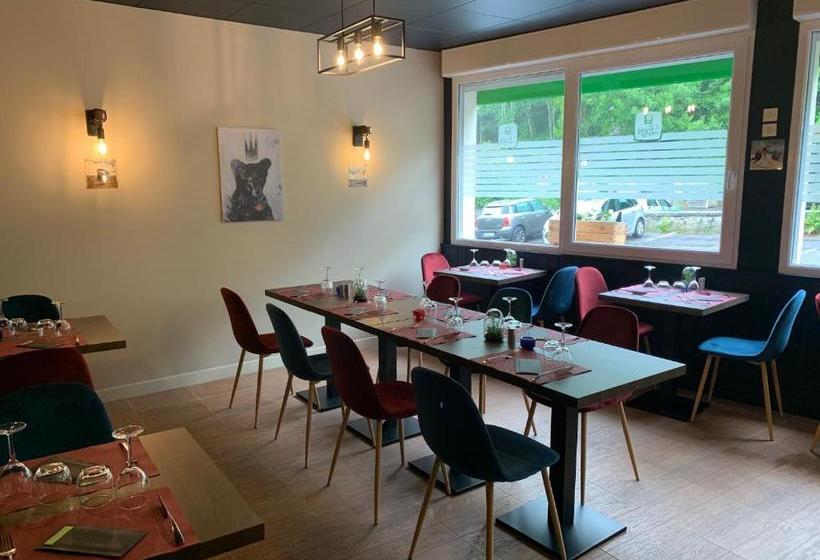 Отель Hôtel Le Regis