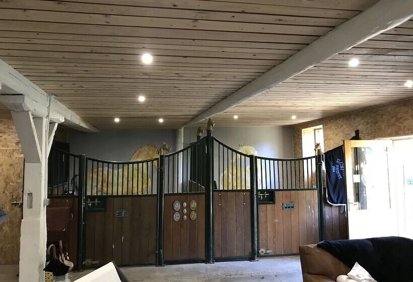 بنسيون La Maison D Inès And Ugolin & Spa