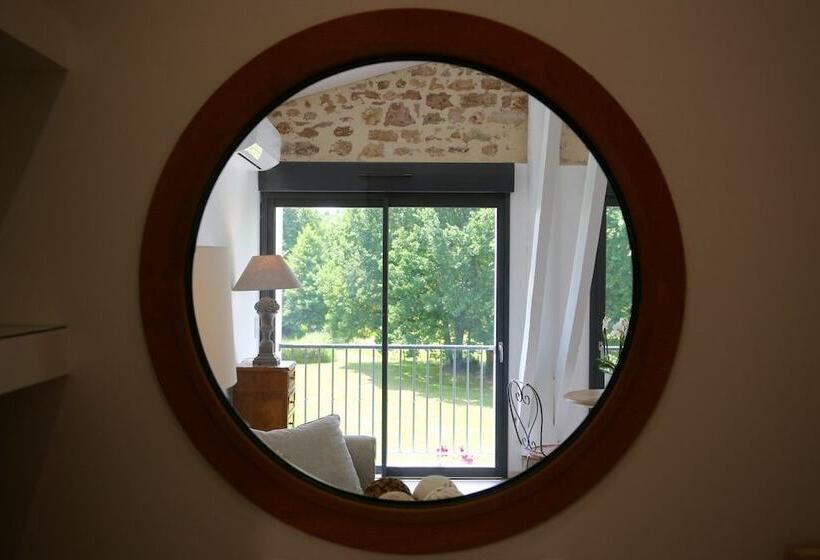 بنسيون La Maison D Inès And Ugolin & Spa