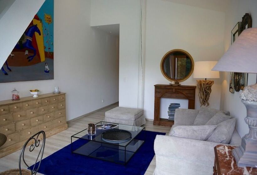 بنسيون La Maison D Inès And Ugolin & Spa