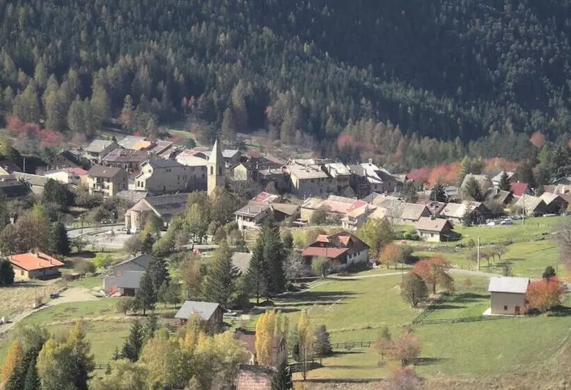 Retkeilymaja Chambres D'hôtes Les Murès Du Mercantour