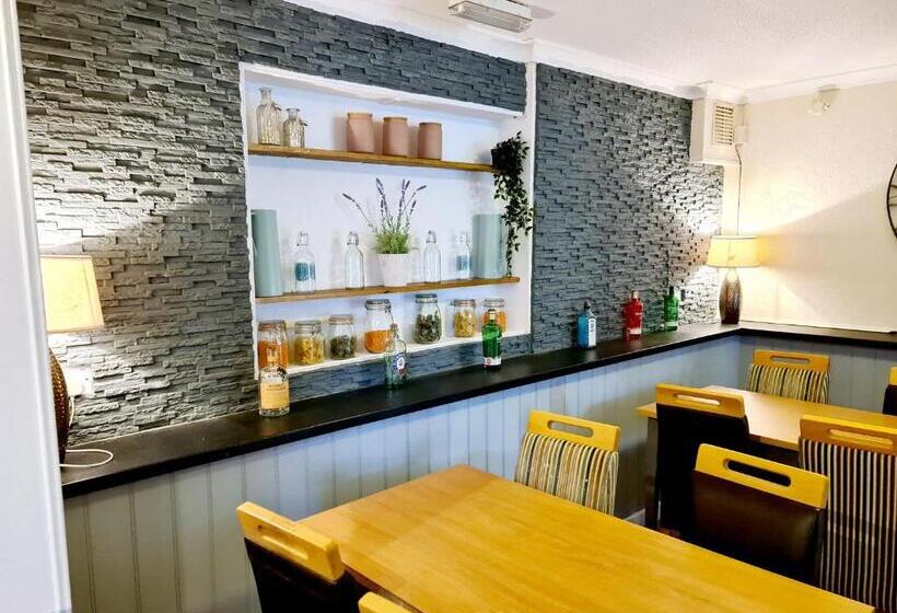 호스텔 The Lamb And Flag Inn