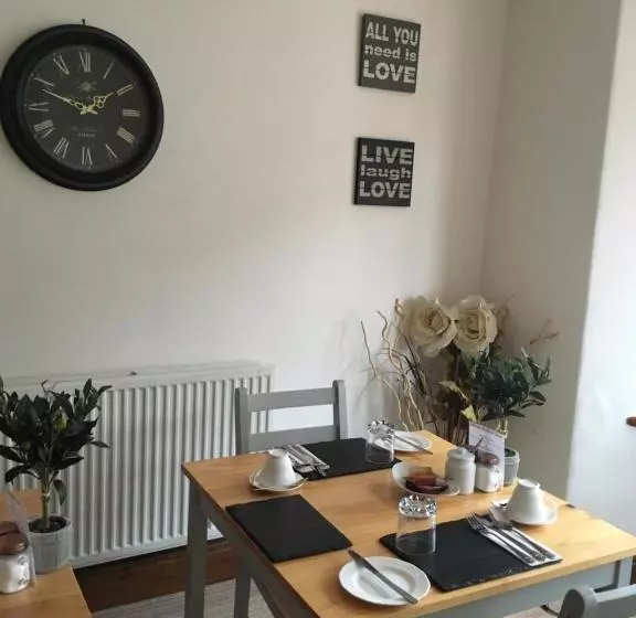 تختخواب و صبحانه Dalecote Guest House