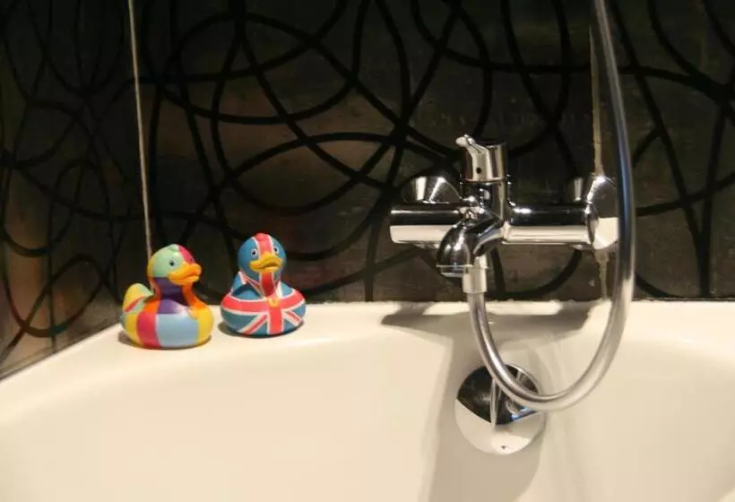 Aamiaismajoitus (B&B) Le Prieuré Chambres D Hôtes