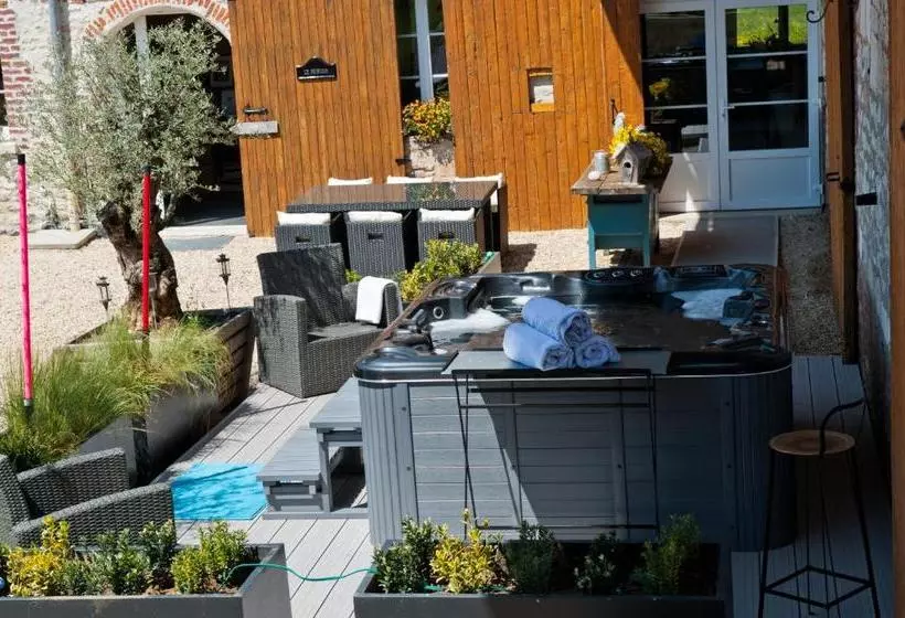 Aamiaismajoitus (B&B) Le Prieuré Chambres D Hôtes