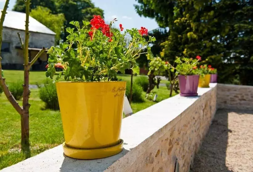 Aamiaismajoitus (B&B) Le Prieuré Chambres D Hôtes