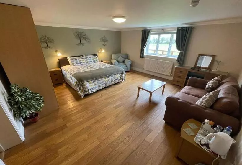 Aamiaismajoitus (B&B) Lovesgrove Country Guest House