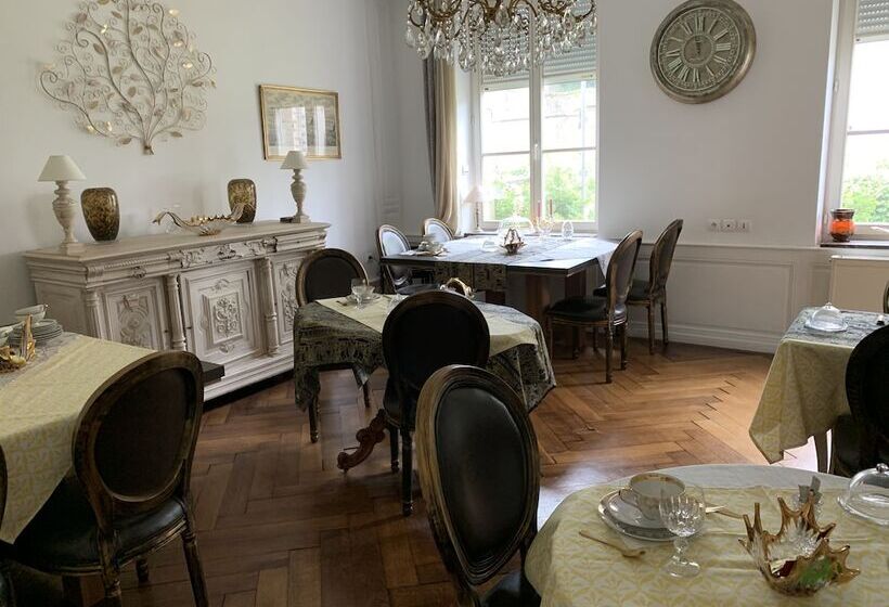 بنسيون Le Château De Failloux, Piscine Intérieure Et Sauna