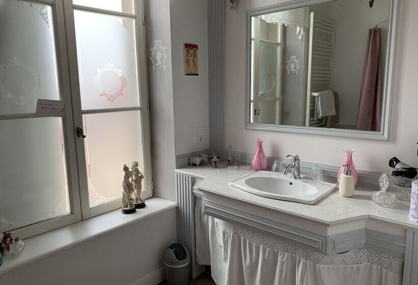 بنسيون Le Château De Failloux, Piscine Intérieure Et Sauna